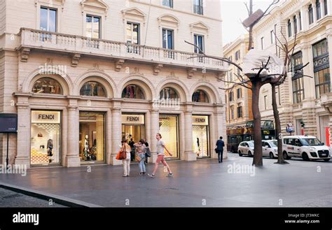 fendi roma via del corso